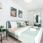 Rentero One Bedroom O2 Arena Dinopark Lejlighed *