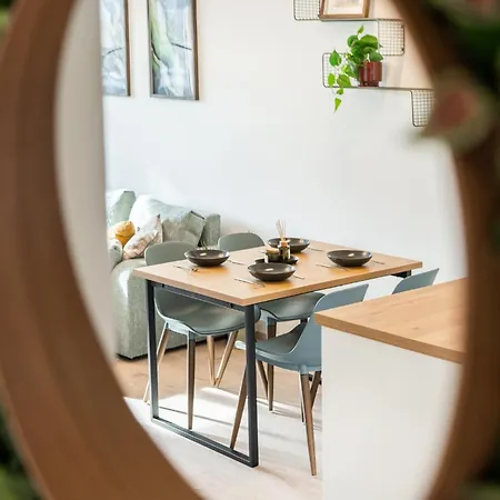 Rentero One Bedroom O2 Arena Dinopark *